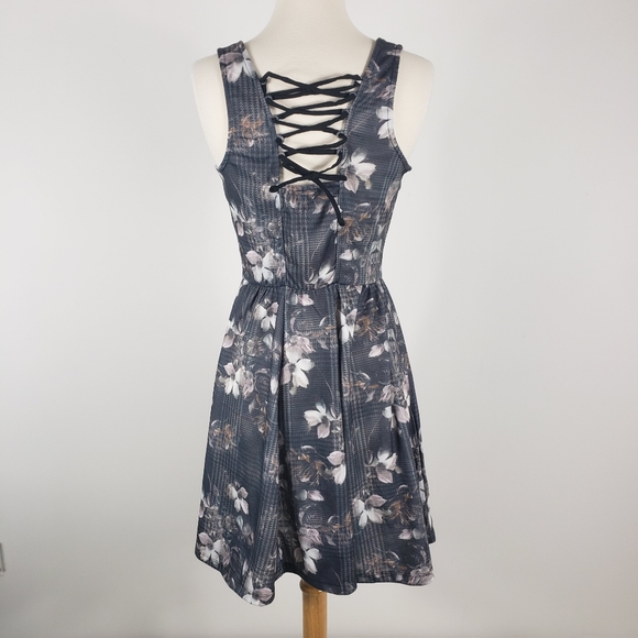 5/$12Jessica Simpson Lace-Up Cutout Back Dress - Picture 7 of 11